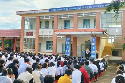 Giờ Hoạt động trải nghiệm, chủ đề tìm hiểu “Truyền thống nhà trường”.