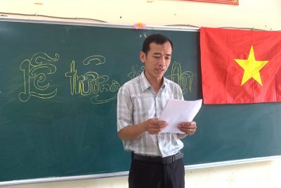 Tổ chức lễ trưởng thành Đội cho học sinh lớp 9